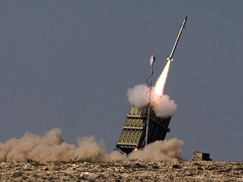 Israele, batteria Iron Dome intercetta razzi dalla Siria