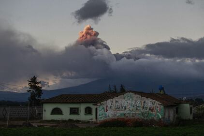 Ecuador, si risveglia il Cotopaxi. È stato d'emergenza 1