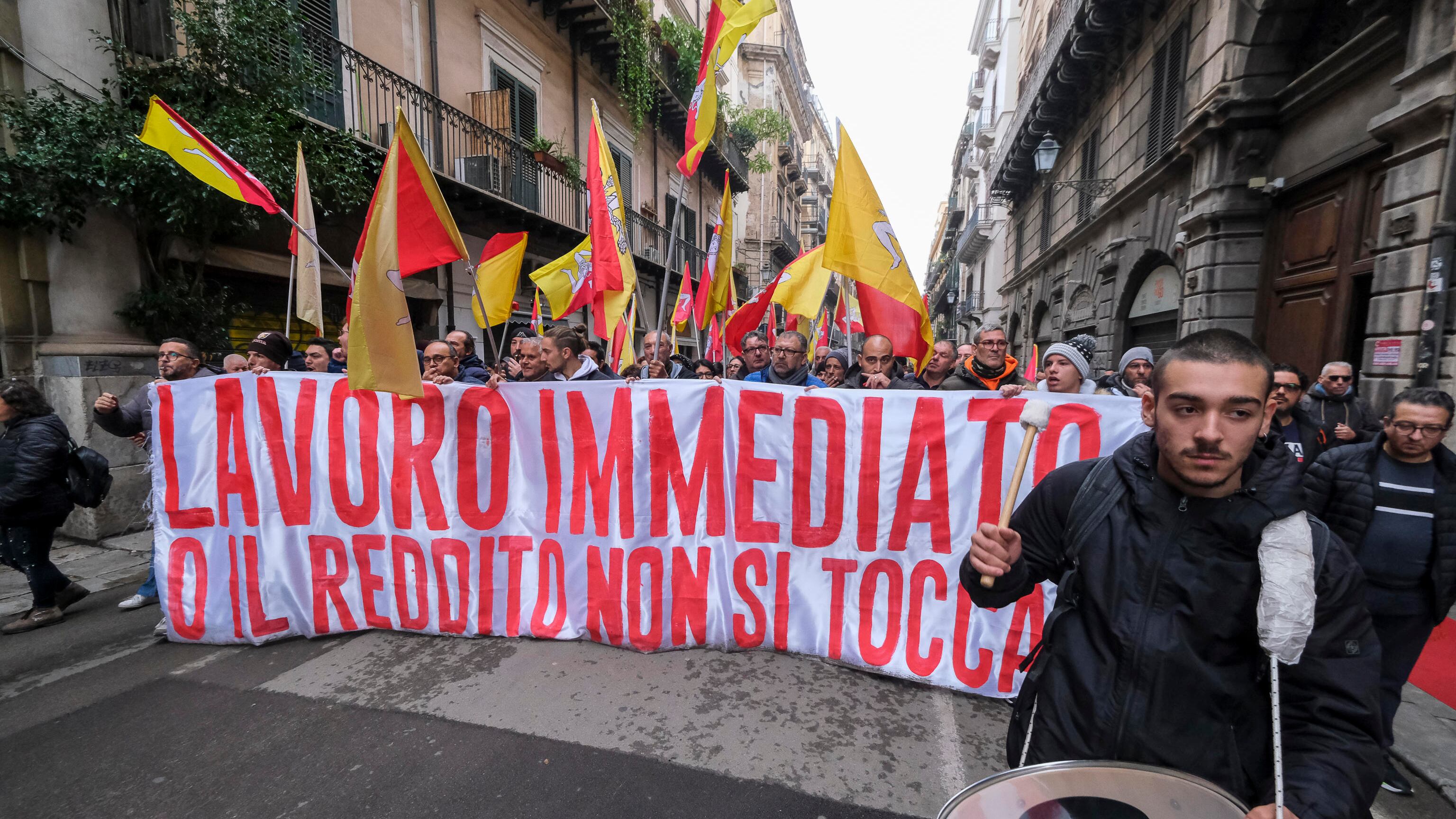 Palermo in piazza per difendere il reddito: ma è un flop