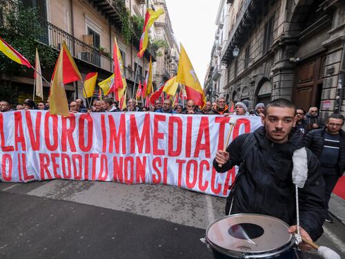 Palermo in piazza per difendere il reddito: ma è un flop