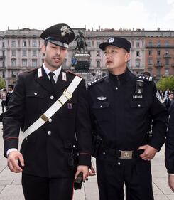 I poliziotti cinesi pattugliano Milano 2