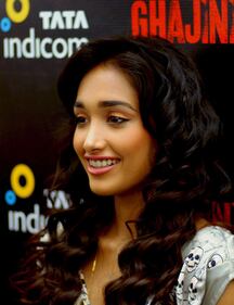 Attrice di Bollywood si suicida 2