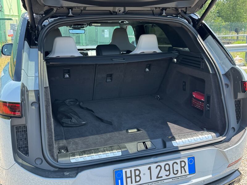 Range Rover Sport SV: guarda le foto 14