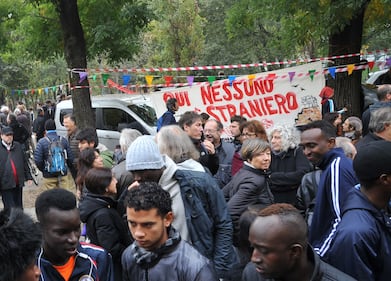 I centri sociali festeggiano coi migranti 11