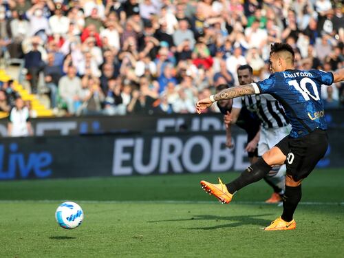 Lautaro prende il palo su rigore e poi segna: ecco perché la rete è da convalidare