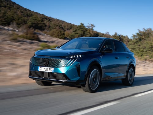 Peugeot e-3008: guarda tutte le foto