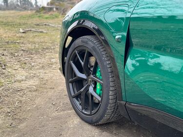 Lotus Eletre: guarda la gallery del nuovo suv elettrico anglo-cinese da 612 CV 10