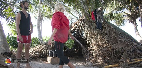 Isola dei Famosi: i costumi degli uomini 12