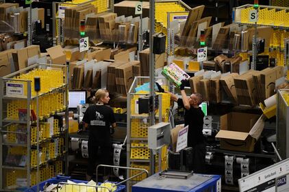 Preparativi per il Black Friday allo stabilimento di Amazon a Peterborough 4