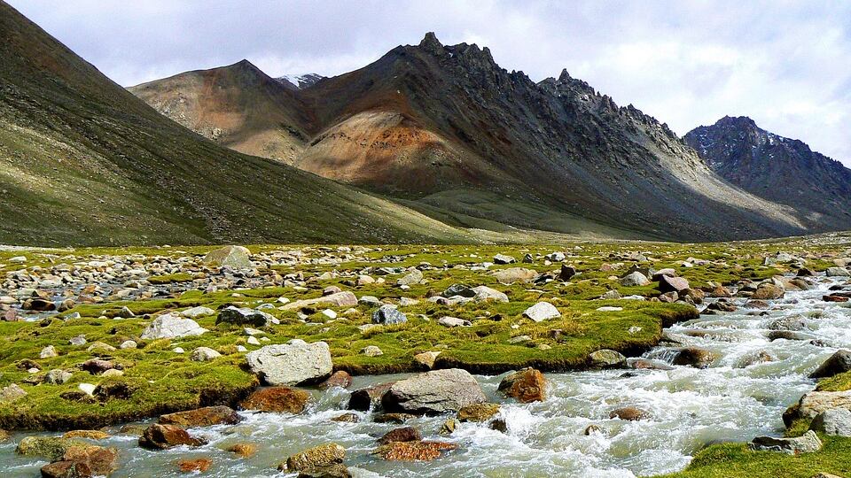 Guerra dell'acqua ad alta quota: tensione alle stelle sull'Himalaya