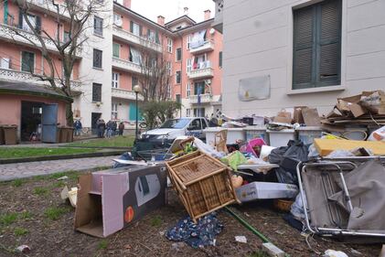 Perquisizioni e sgomberi della polizia in via Gola 6