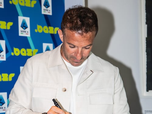 Bazr "firma" il pallone dei gol della Serie A