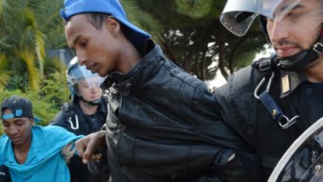 Così i francesi a Ventimiglia fanno i furbetti coi profughi