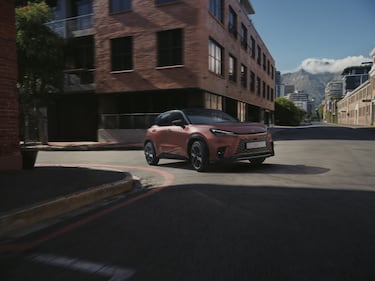 Le foto del nuovo Lexus LBX ibrido 14