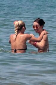 Michelle Hunziker e Aurora Ramazzotti, belle al mare 2