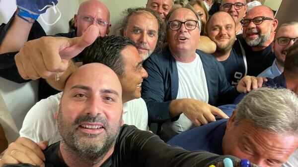I dem gridano al fascismo a Lucca. Ma in Puglia brindano con Casapound