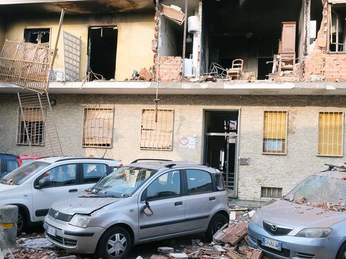 Palazzina sventrata dopo un'esplosione: cos'è successo a Torino