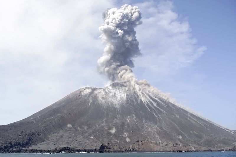 L'eruzione del vulcano Krakatau dello scorso luglio 4