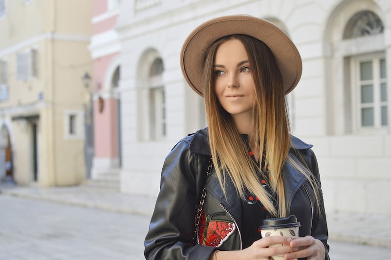 Blazer e camicia, la combo di tendenza dell’autunno che trasuda eleganza