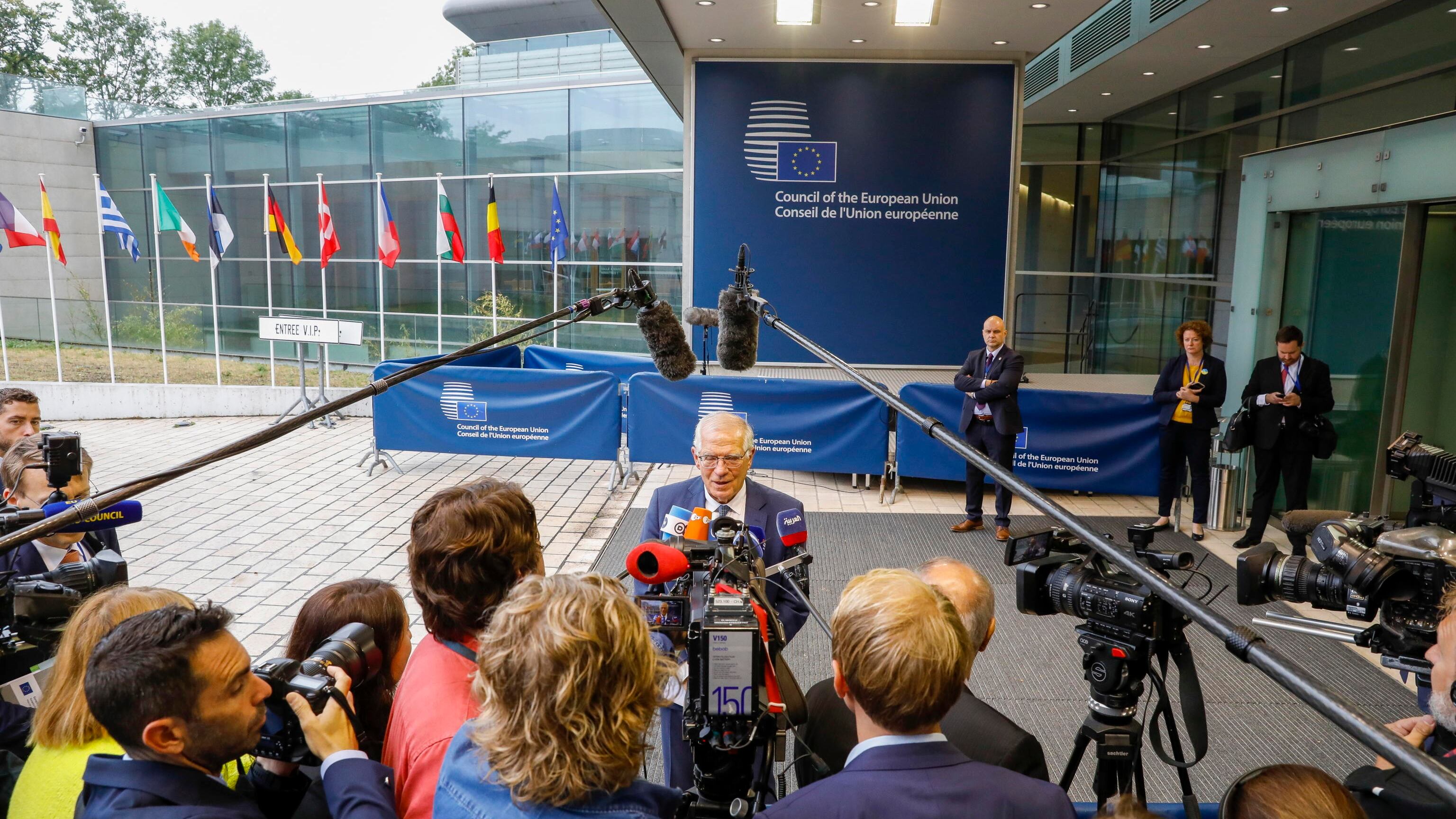 Avanti con armi e fondi. L'Ue non abbandona Kiev. "Ora tregua per il grano"