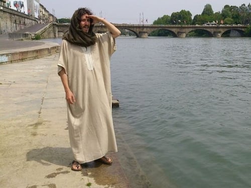 Torino, disoccupato si traveste da Gesù