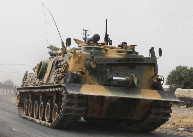 I carri armati turchi penetrano in Siria 2