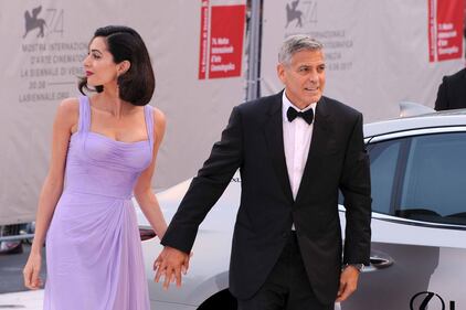 Venezia, George Clooney sul red carpet con Amal 15