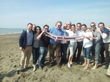 Il vertice in spiaggia dei grillini 15