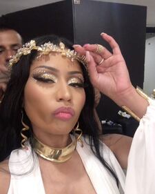 Nicki Minaj, seno in mostra per i 4 milioni di dischi 12