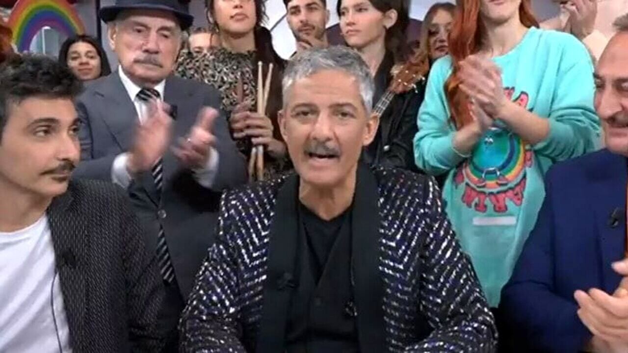 "Sfilo nudo se...", "Preparati". La gag tra Fiorello e Salvini sul ponte sullo Stretto