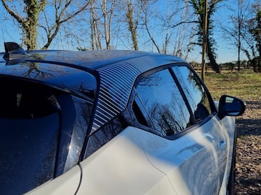 Nissan Juke Hybrid, guarda le foto  10