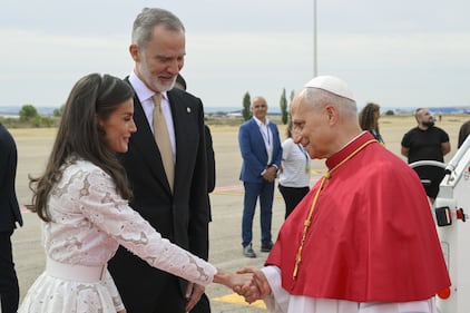 Il Papa in Spagna accolto dai reali Felipe e Letizia - FOTO 1