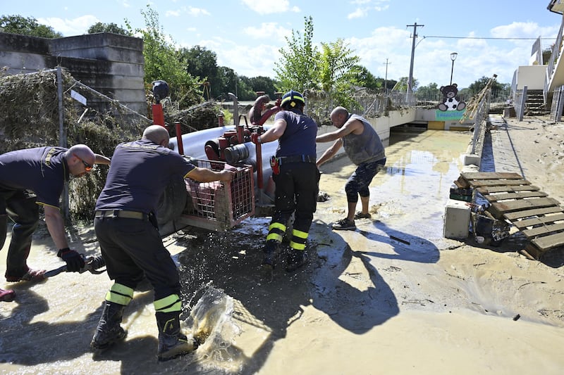 Danni e paura nelle Marche: l'alluvione travolge intere città 8