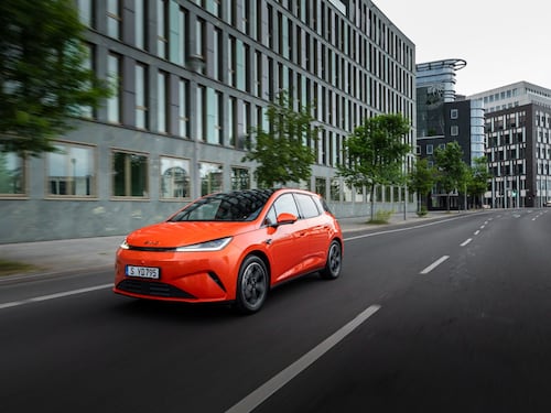 BYD DOLPHIN G DM-i, la compatta plug-in da oltre 1.000 km di autonomia