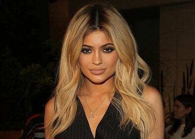 Kylie Jenner topless sui social 27