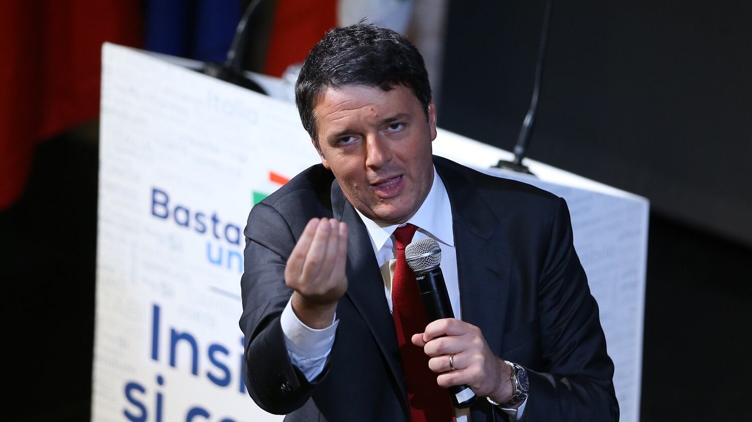 "Aiutiamoli a casa loro" E il Pd adesso si spacca