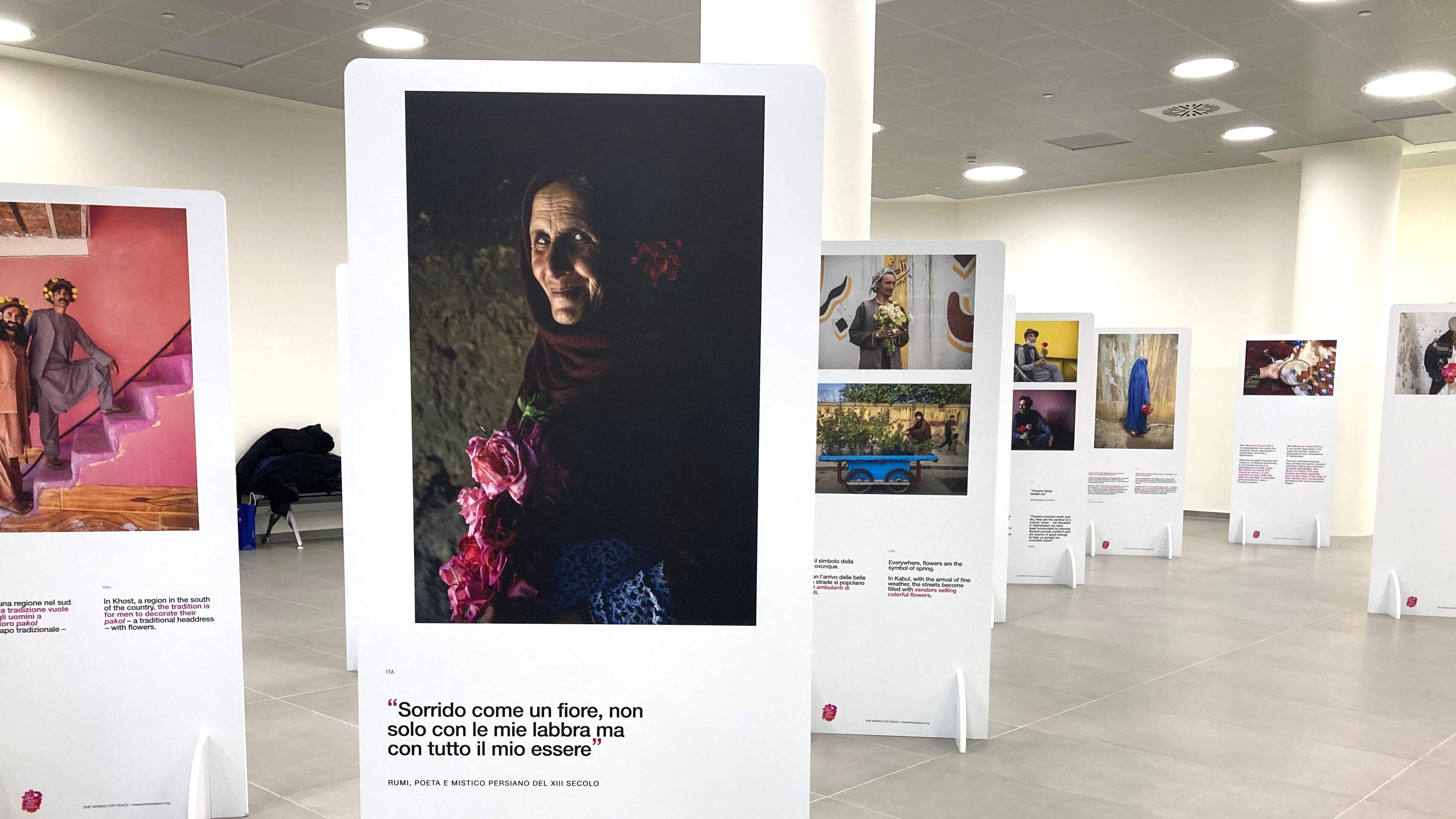 "Rose sotto le spine", foto dell'Afghanistan fra bellezza e speranza in mostra a Linate