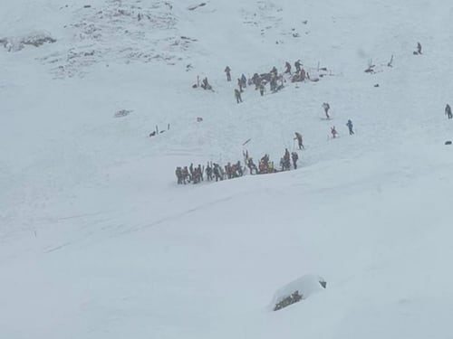 Paura in Alto Adige, 25 persone travolte dalla valanga: due morti e tre feriti