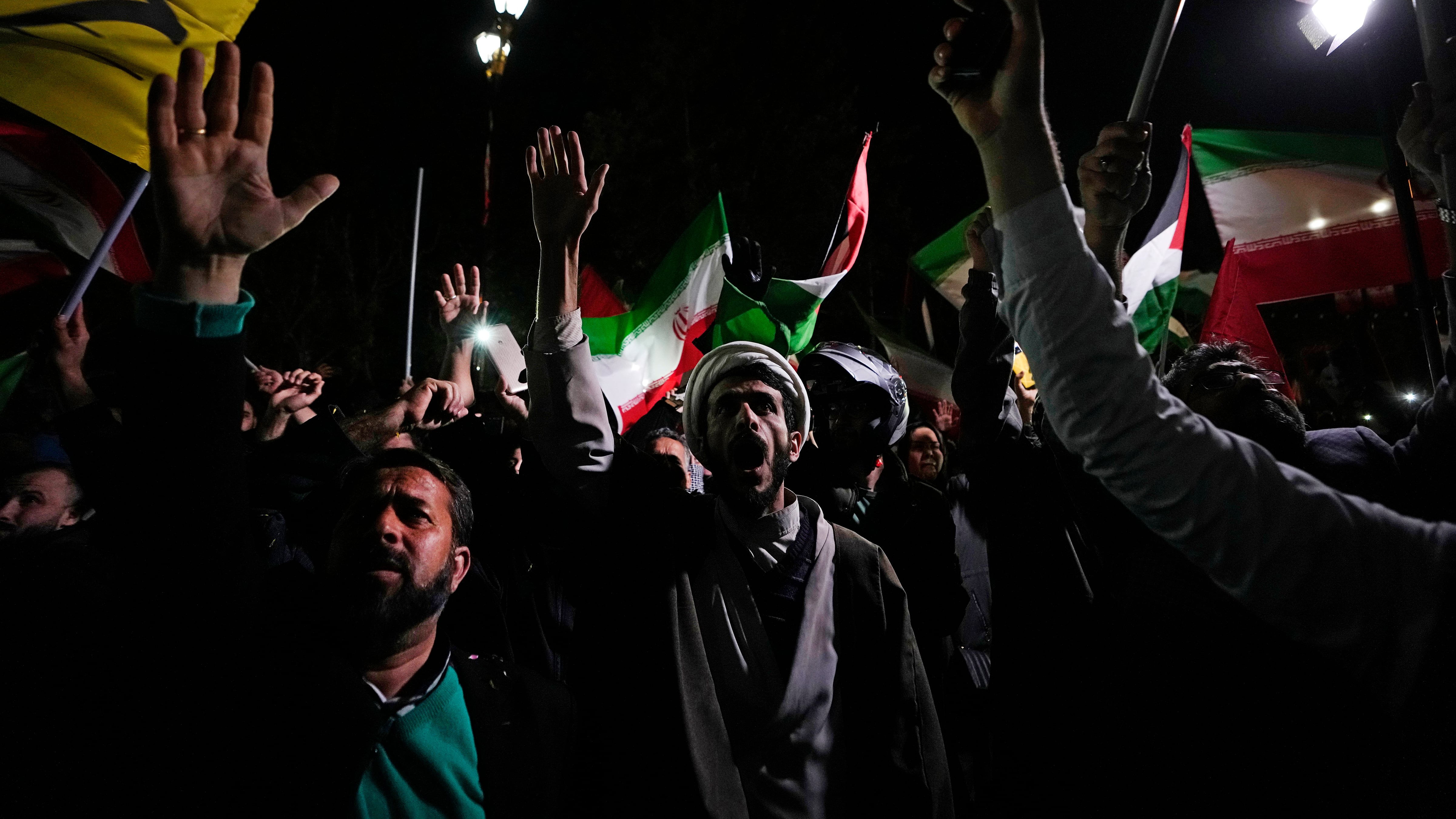 "Noi pronti a tutti i livelli". L'Iran si prepara allo scontro totale con Israele