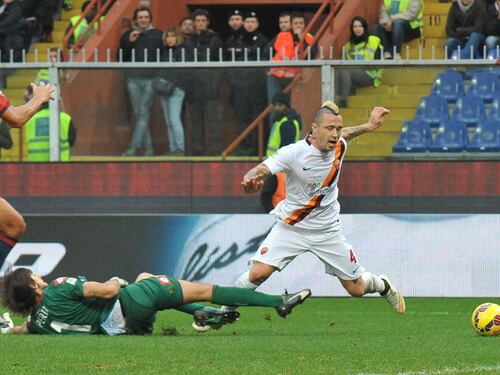 Nainggolan e l'arbitro fanno esplodere il Genoa