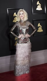 Grammy 2017, i look più sexy sul red carpet 8
