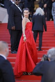 Bella Hadid conquista Cannes 18