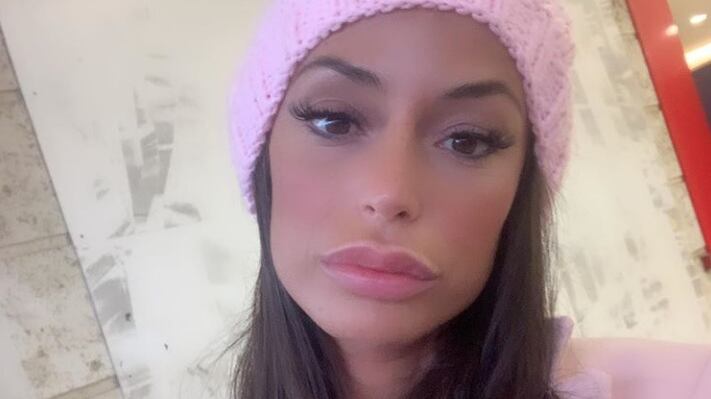 Raffaella Fico offesa per un selfie: "Sembri una carpa"