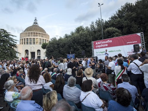 "Pd non credibile nella lotta ai clan" Quelli che si sfilano dal corteo farsa