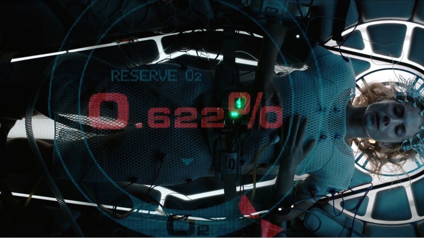 "Oxygene", il thriller sci-fi di Netflix, è cerebrale e claustrofobico