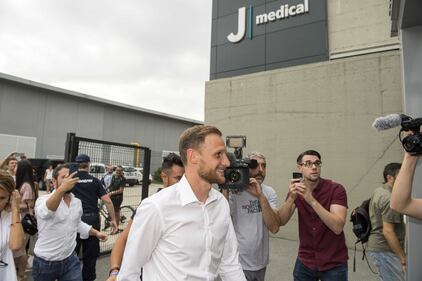 Juventus, visite mediche per Höwedes 3