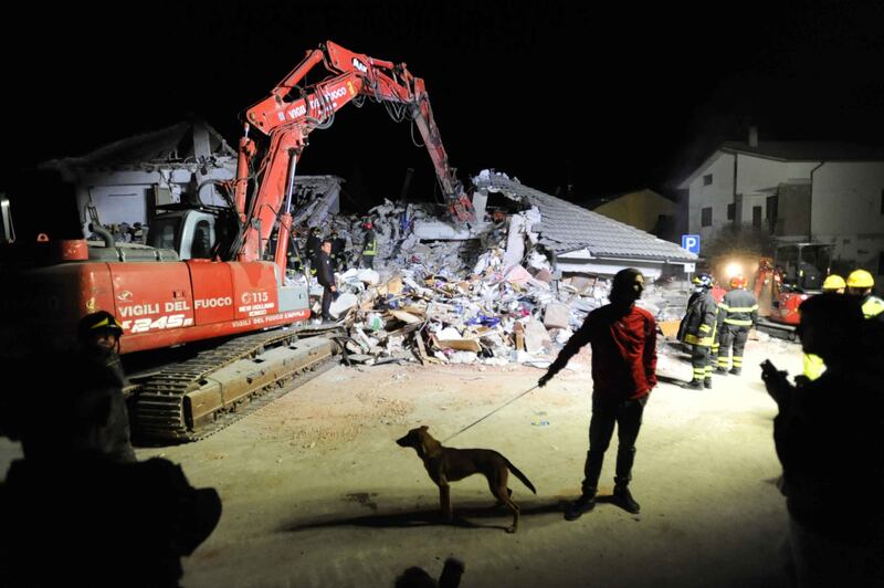 Lady Gaga per il terremoto: foto 17