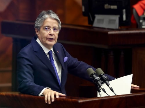 Ecuador, Lasso sotto accusa "licenzia" il Parlamento