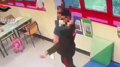 "Sei il mio eroe". Poi la bimba si è stretta al carabiniere che la ha salvata