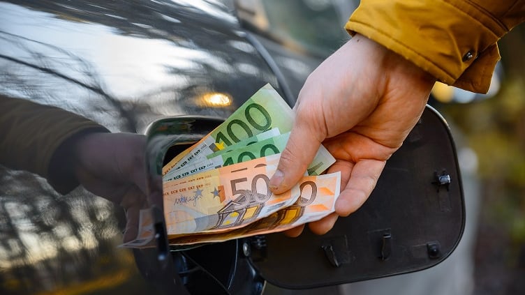 Taglio delle accise fino a fine giugno. Oggi la decisione
